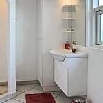 Three-bedroom In Semesterbostad *