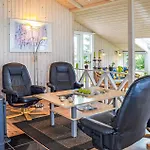 Three-bedroom In Semesterbostad