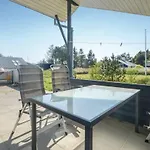 Three-bedroom In Semesterbostad *