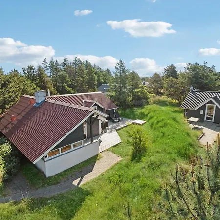 Vakantiehuis Three-bedroom In *