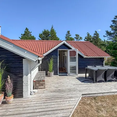 4 Bedroom Gorgeous In Holiday home