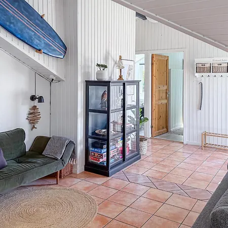 4 Bedroom Gorgeous In Holiday home *