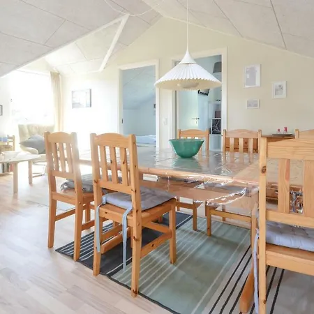 Three-bedroom In Hébergement de vacances